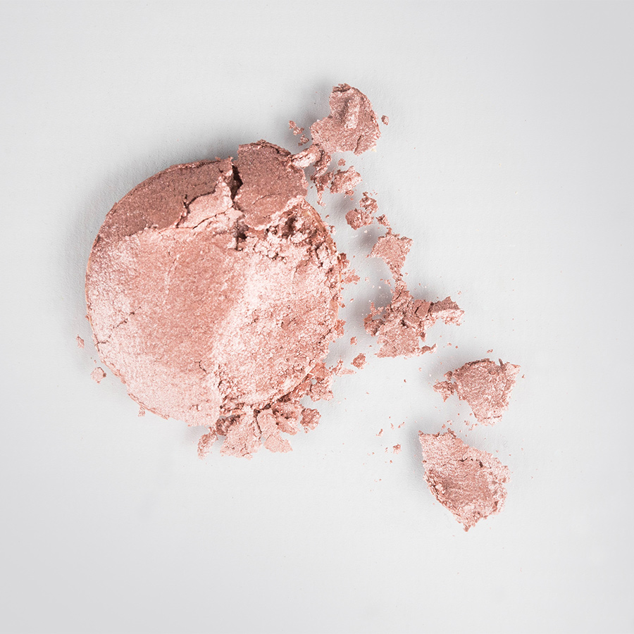 Rose Glow Baked Highlighter crushed